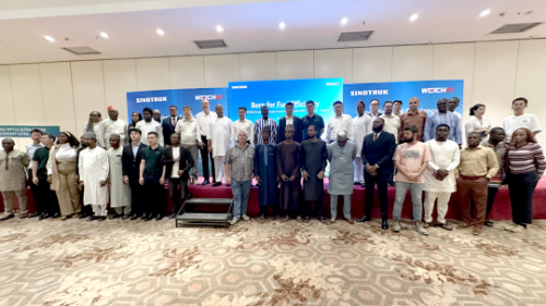 ¡Lanzamiento de 100 unidades nuevas! Weichai y Sinotruk se alían para expandir nuevas rutas logísticas diversificadas en África